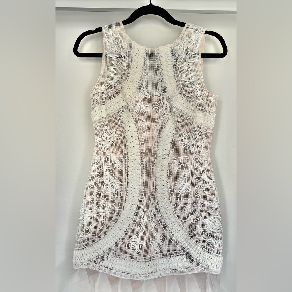 BCBGMaxAzria White Lace Sleeveless Dress
